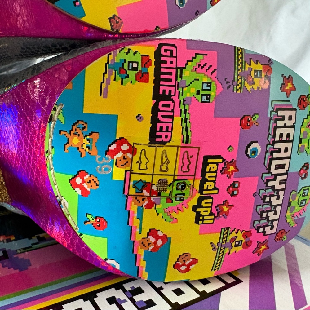 Holographic Star-Embellished Boots - Picture 12 of 14